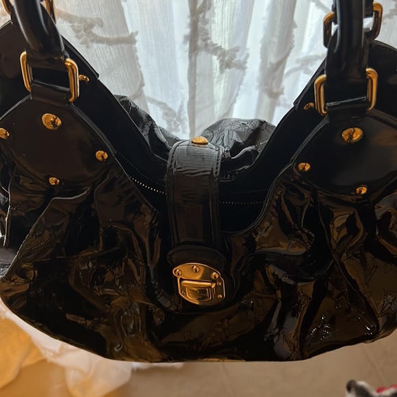 • Louis Vuitton Hobo Black Mahina Leather - Picture 10 of 12